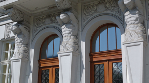 Photo of an entrance to a building in downtown Belgrade.